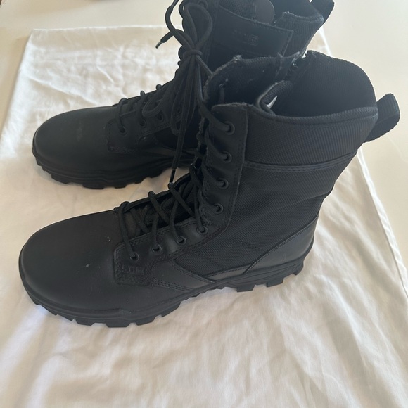 Hiking boot’s lightly used - size 10, men’s - Picture 6 of 13